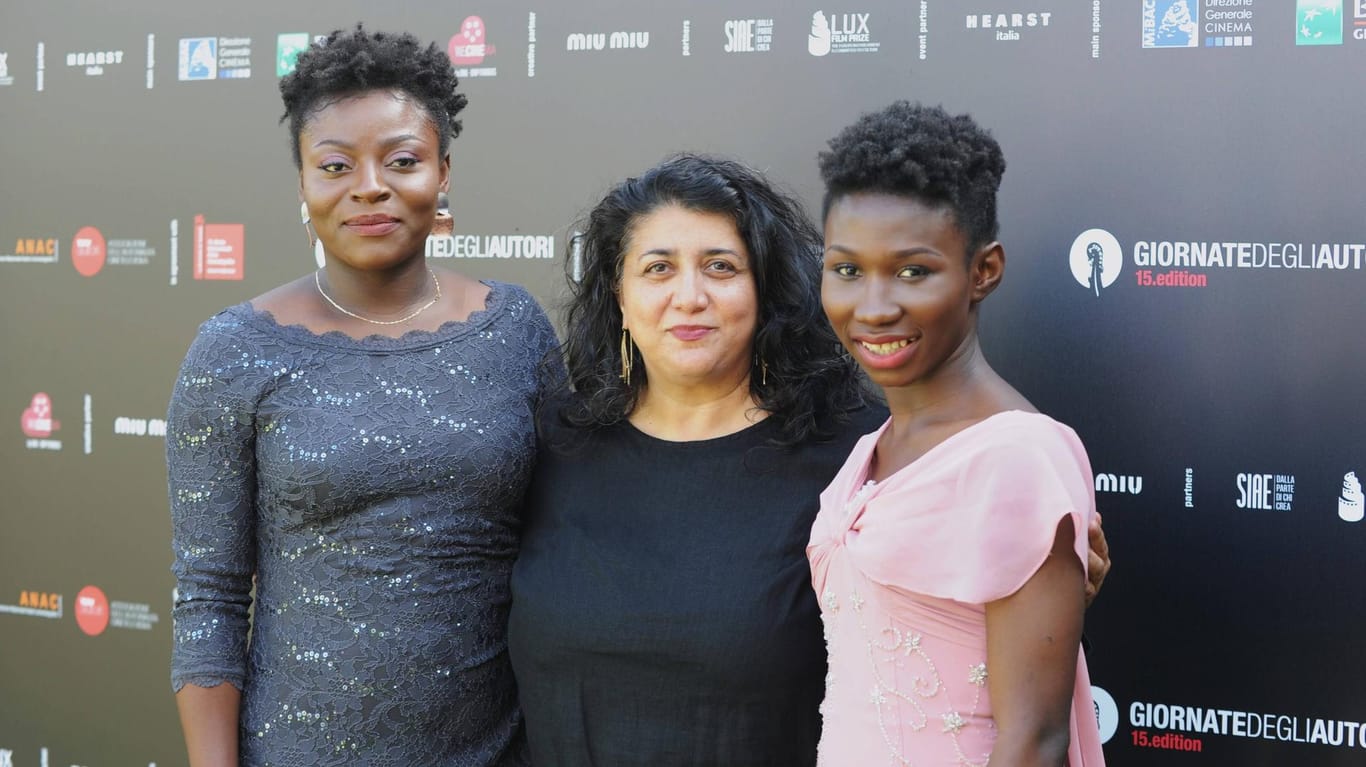 Die Premiere von "Joy" in Venedig: Regisseurin Sudabeh Mortezai (Mitte) und die Schauspielerinnen Alphonsus Joy und Precious Sanusi.
