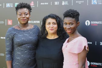 Die Premiere von "Joy" in Venedig: Regisseurin Sudabeh Mortezai (Mitte) und die Schauspielerinnen Alphonsus Joy und Precious Sanusi.