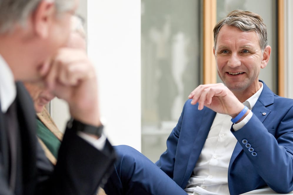 AfD-Sprecher Gauland und Björn Höcke, Vorsitzender AfD-Fraktion im Thüringer Landtag im Gespräch: Die AfD bekam bei den Wahlen in Thüringen 23,4 Prozent der Stimmen.