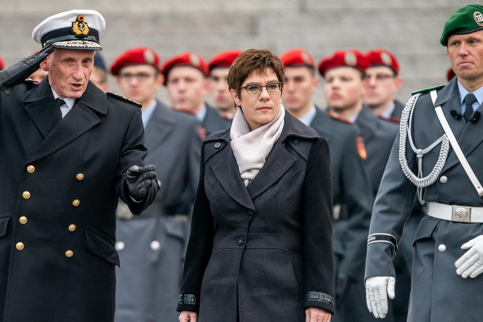 Verteidigungsministerin Kramp-Karrenbauer bei der Gelöbnis-Zeremonie in der Berlin: Sie betonte die Bedeutung der Bundeswehr für die deutsche Demokratie.