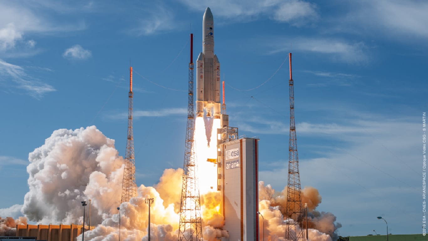 Eine Rakete der europäischen Weltraumorganisation ESA startet im französischen Kourou: Wird es bald ein Raketenstartgelände in Deutschland geben?