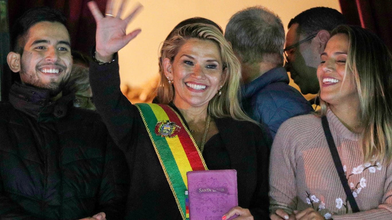 Jeanine Anez, zweite Vizepräsidentin des Senats: Anez hat sich bereit erklärt, die Präsidentschaft von Bolivien vorübergehend zu übernehmen und Neuwahlen anzuberaumen.