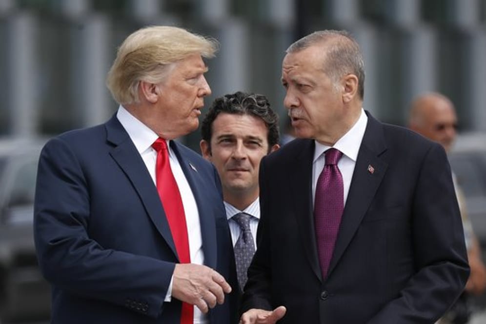 Haben zahlreiche Streitpunkte zu besprechen: US-Präsident Donald Trump (l) und sein türkischer Kollege Recep Tayyip Erdogan.