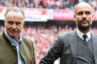 Foto aus gemeinsamen Tagen: Pep Guardiola war schon einmal Trainer des FC Bayern. Neben ihm: Bayern-Boss Karl-Heinz Rummenigge.