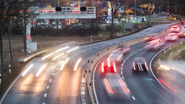 Die Pilotanlage bei Laatzen misst die Durchschnittsgeschwindigkeit auf einer rund zwei Kilometer langen Strecke - nicht an nur einer Stelle.