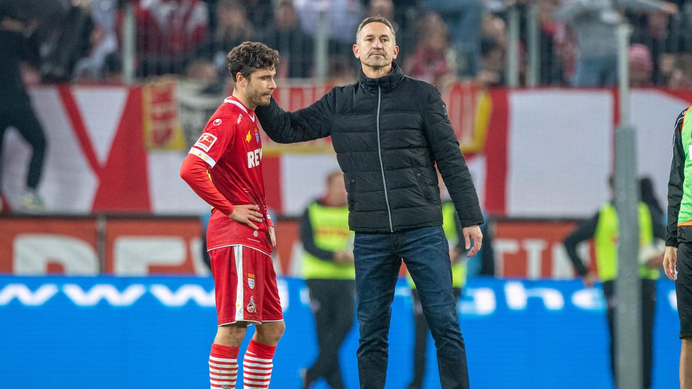 Musste nach elf Spieltagen gehen: Ex-FC-Trainer Achim Beierlorzer (r.), hier mit Kapitän Hector (l.).