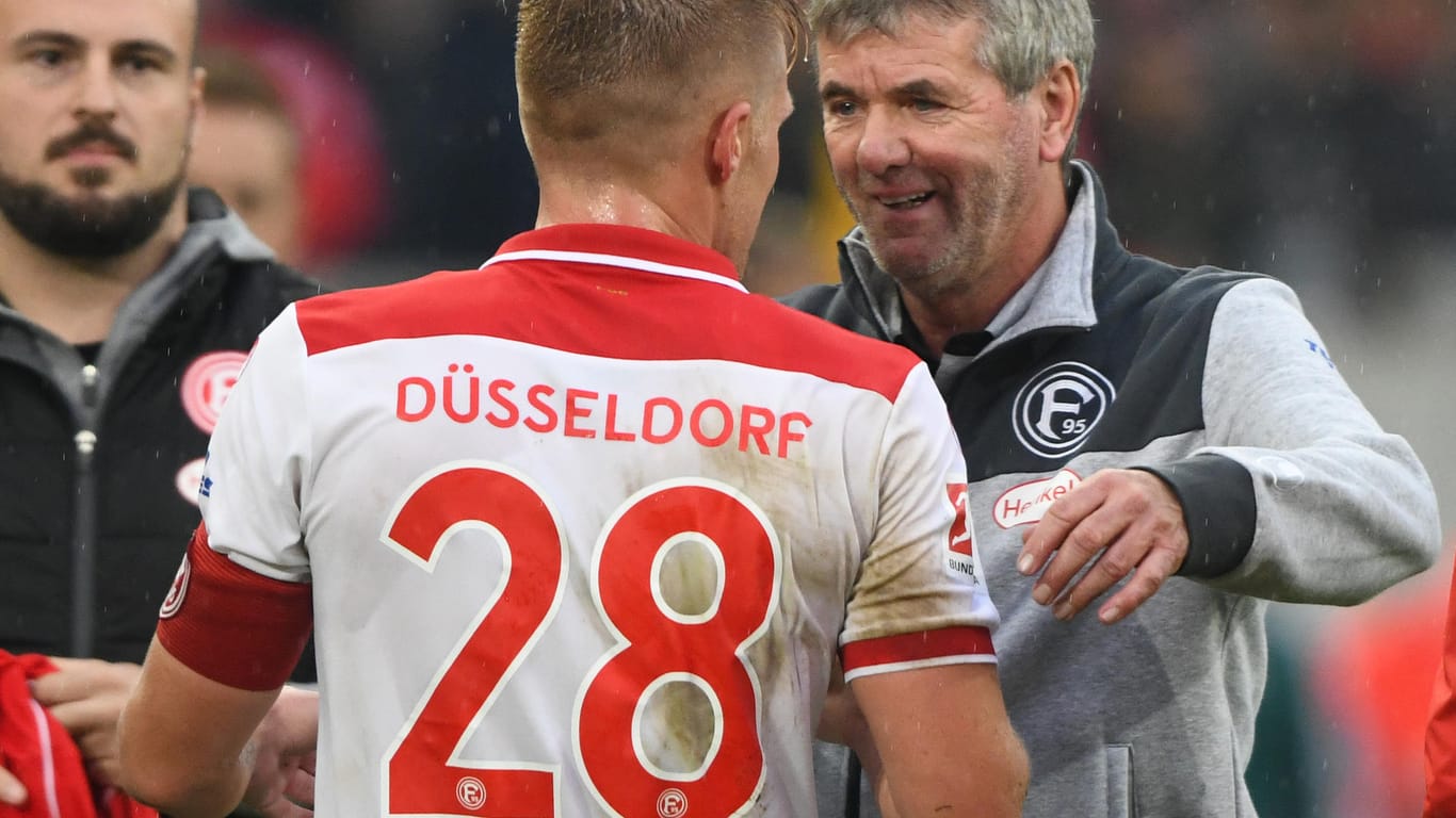 Weiß den Stellenwert seines Stürmers zu schätzen: Fortuna-Coach Funkel (r.).
