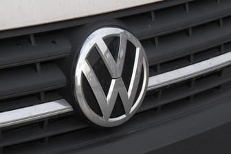 VW-Logo: Die Marke Volkswagen hat im Oktober deutlich mehr Autos verkauft.