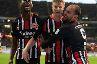 Freude bei der Eintracht Frankfurt: Die SGE gewann gegen den FC Bayern München mit 5:1.