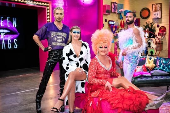 Olivia Jones (vorne) unterstützt Bill Kaulitz (hintere Reihe, l-r), Heidi Klum und Conchita Wurst in der Jury von "Queen of Drags".