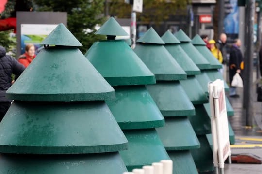 Beton-Durchfahrtssperre vor Weihnachtsmärkten in Essen