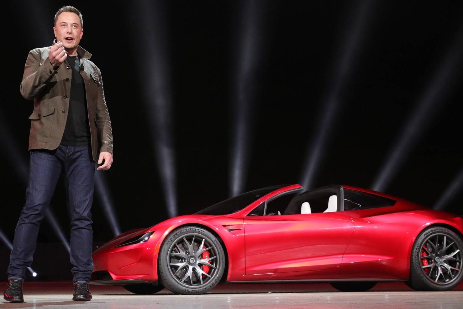 Tesla-CEO Elon Musk bei der Präsentation eines künftigen Sportwagens: Mancher hält ihn für einen Hochstapler.