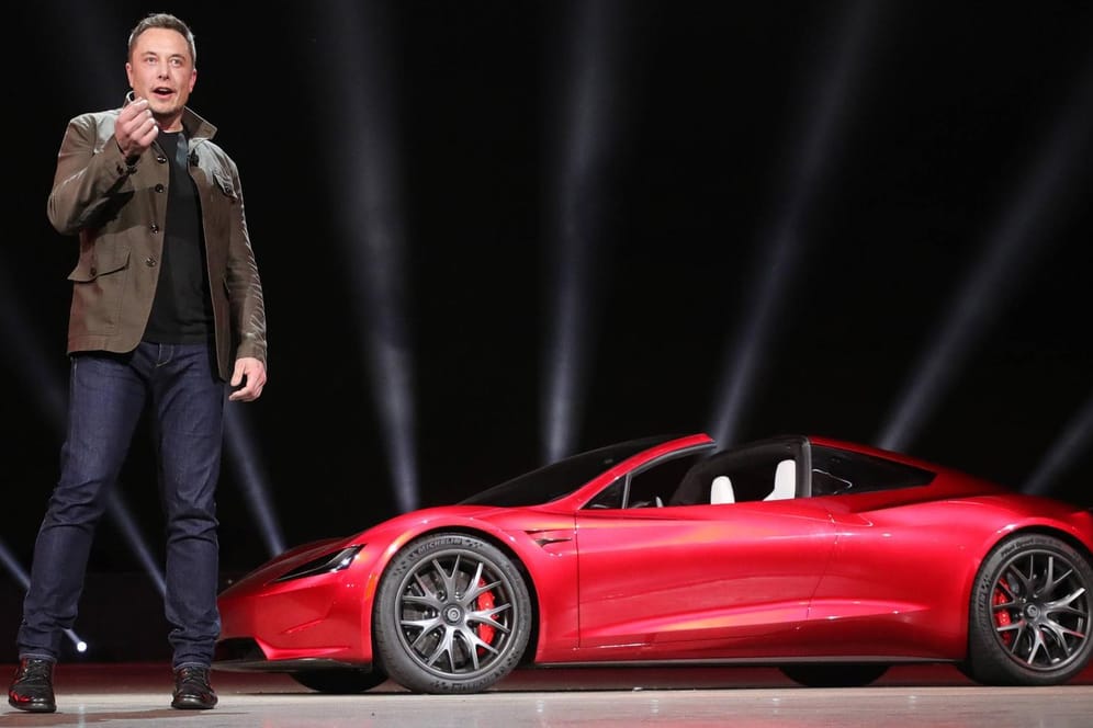 Tesla-CEO Elon Musk bei der Präsentation eines künftigen Sportwagens: Mancher hält ihn für einen Hochstapler.