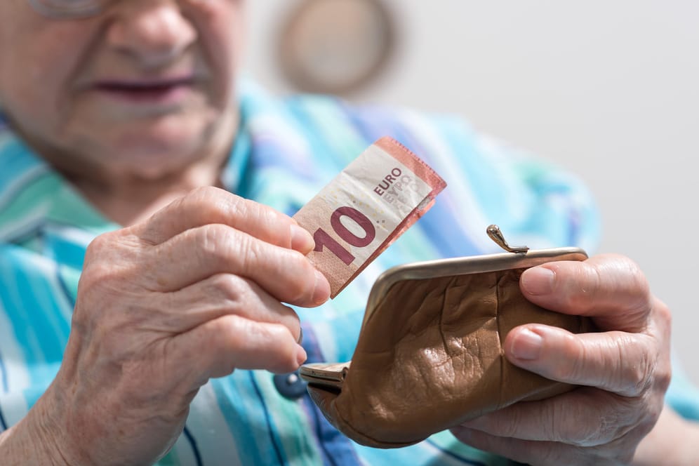 Rentner und Geld: Die Grundrente soll vor Altersarmut schützen