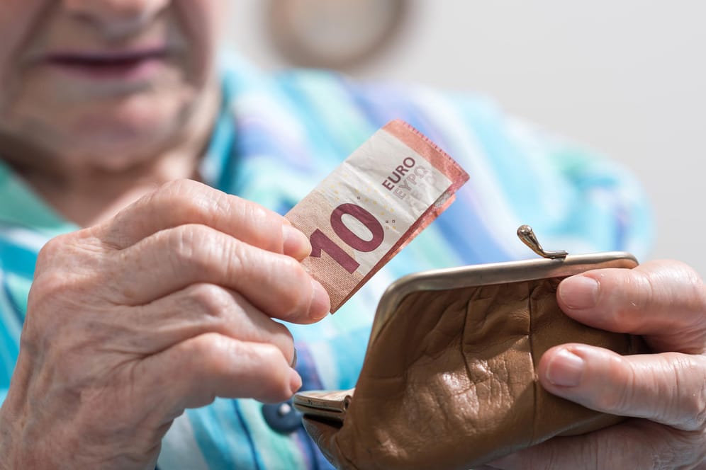 Rentner und Geld: Die Grundrente soll vor Altersarmut schützen