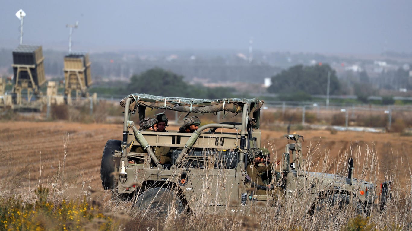 Israelische Soldaten an der Grenze zu Gaza: Seit Beginn der neuen Gewaltwelle wurden 24 Palästinenser durch die Angriffe der Israelis getötet, darunter auch Zivilisten.