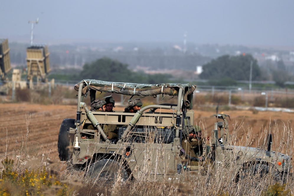 Israelische Soldaten an der Grenze zu Gaza: Seit Beginn der neuen Gewaltwelle wurden 24 Palästinenser durch die Angriffe der Israelis getötet, darunter auch Zivilisten.