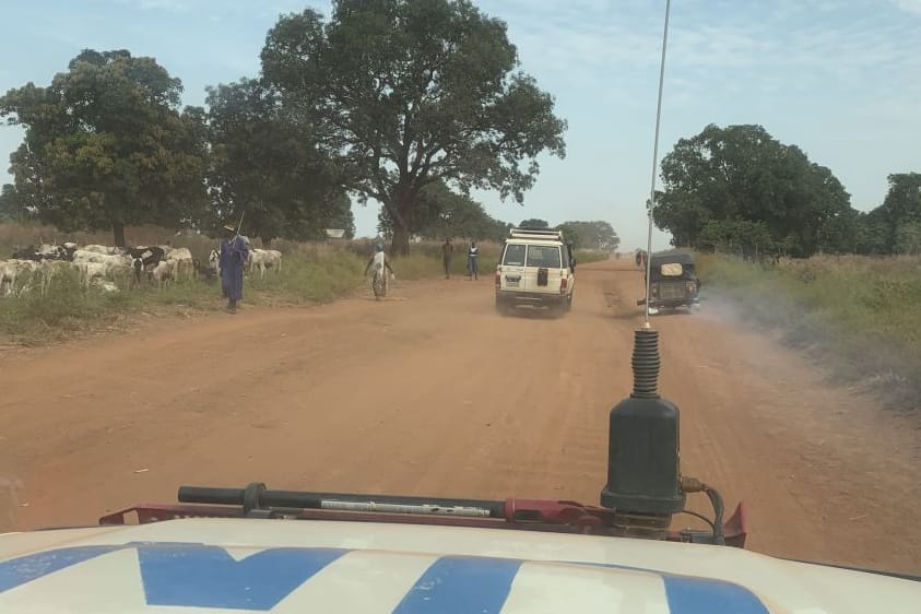 Fahrt in einem Unicef-Wagen von Wau ins Dorf Tharkueng im nördlichen Südsudan.