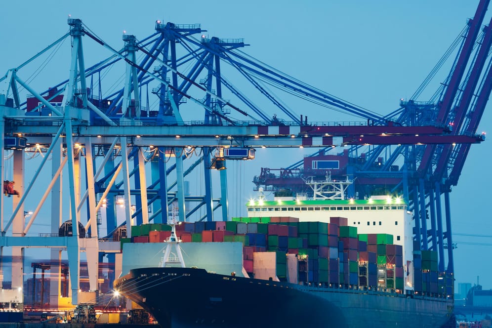 Frachtschiff im Containerhafen: Im September wurden mehr Waren "Made in Germany" ins Ausland verkauft als ein Jahr zuvor.