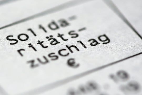 Der volle Solidaritätszuschlag soll nur noch von den reichsten 3,5 Prozent der Steuerzahler gezahlt werden.