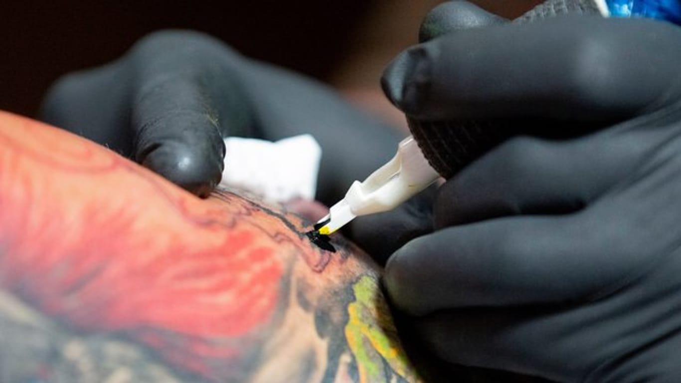 Viele getestete Tattoo-Farben können gesundheitsschädlich sein.