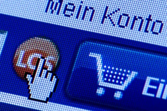 Früher modern und ein bisschen verwegen, heute Routine: einkaufen im Internet. Früher modern und ein bisschen verwegen, heute Routine: einkaufen im Internet.
