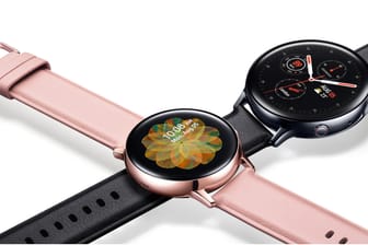 Die Smartwatch Galaxy Watch Active 2 von Samsung misst den Puls und überwacht den Stresslevel.