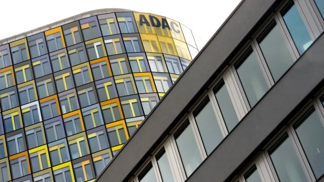 Die Mitgliederversammlung des ADAC hat eine Anhebung des Mitgliederbeitrages beschlossen. Die Mitgliederversammlung des ADAC hat eine Anhebung des Mitgliederbeitrages beschlossen.