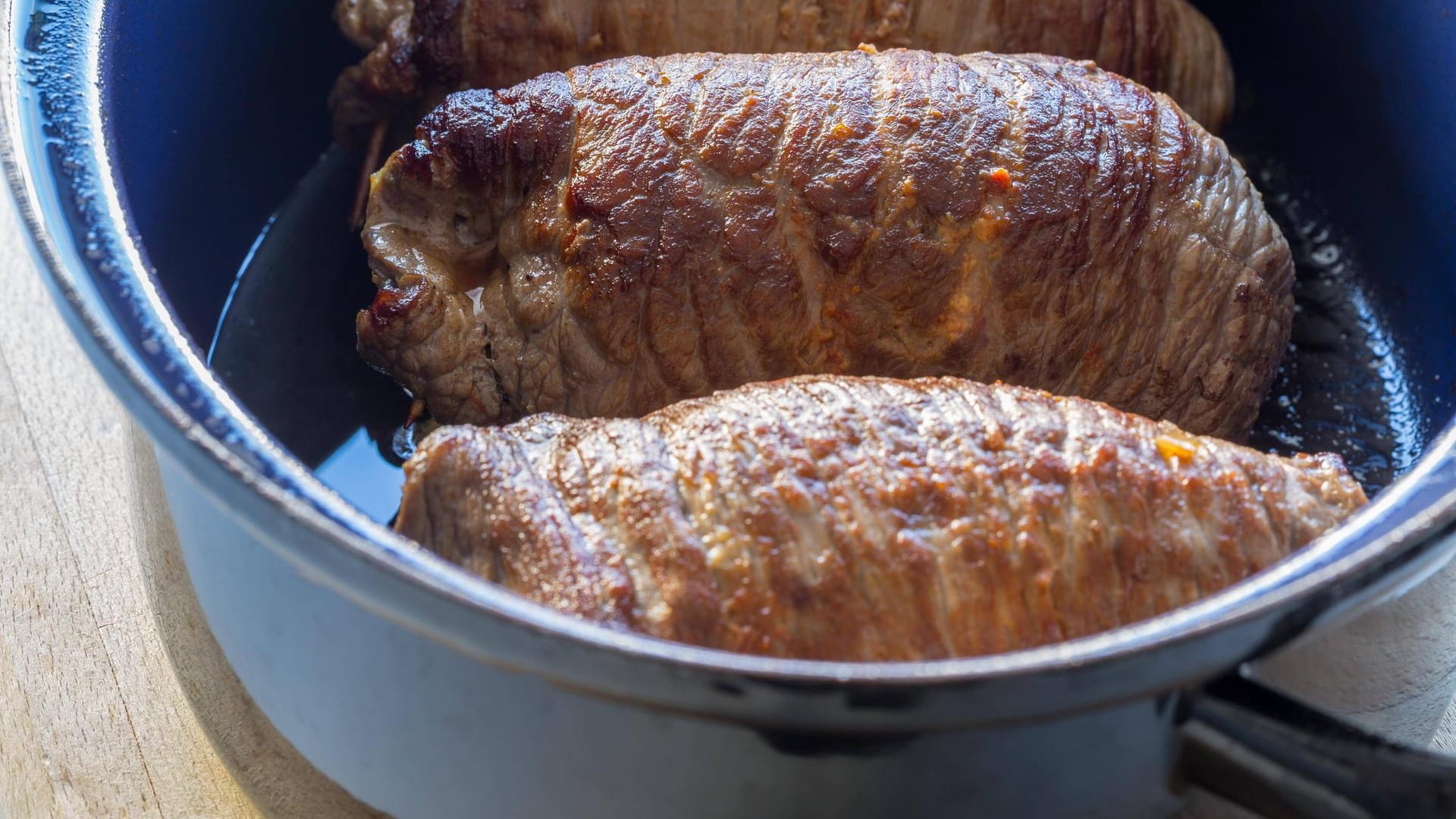 Rinderroulade: Der Hersteller Herrmannsdorfer ruft unter anderem seine Rouladen im Glas zurück.