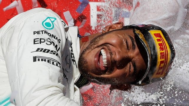 Hat seinen sechsten Titel in der Fomel 1 noch immer nicht ganz realisiert: Weltmeister Lewis Hamilton.