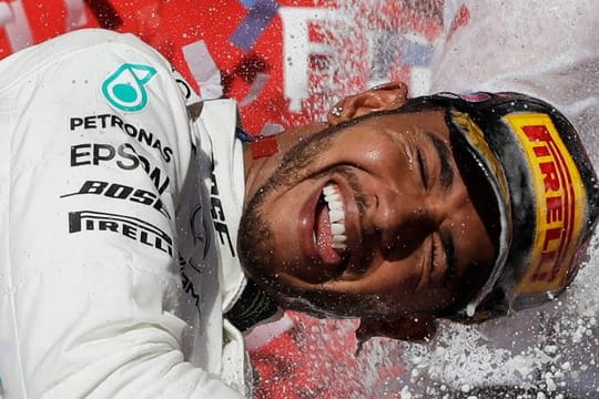 Hat seinen sechsten Titel in der Fomel 1 noch immer nicht ganz realisiert: Weltmeister Lewis Hamilton.