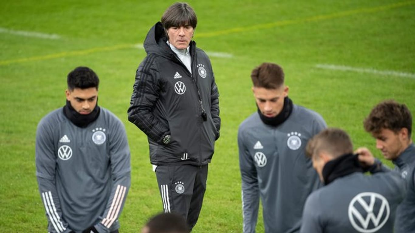 Arbeitet an einer Lösung für die fehlenden Spieler: Bundestrainer Joachim Löw.