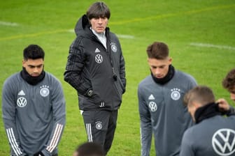 Arbeitet an einer Lösung für die fehlenden Spieler: Bundestrainer Joachim Löw.