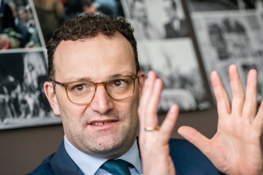 Jens Spahn (CDU), Bundesgesundheitsminister, aufgenommen während eines Interviews mit der dpa Deutsche Presse-Agentur GmbH.
