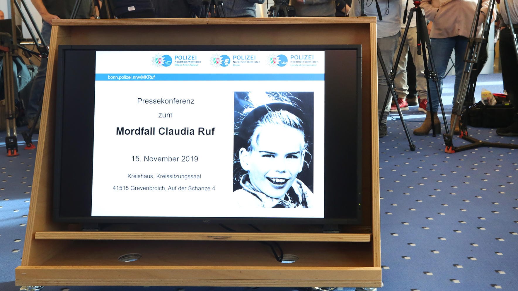 Pressekonferenz zum Mordfall Claudia Ruf: Die Polizei führt einen DNA-Massentest durch.