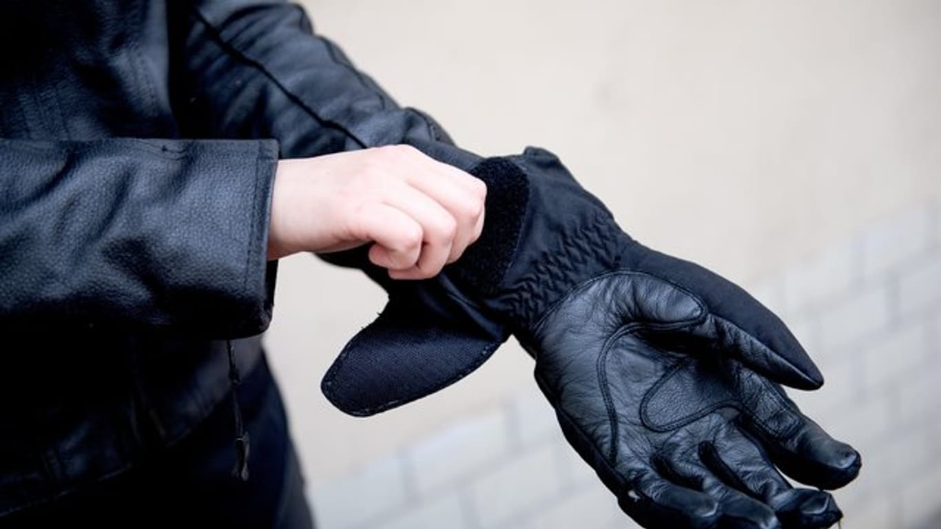 Im Winter sind gute Handschuhe ein Muss für Motorradfahrer.