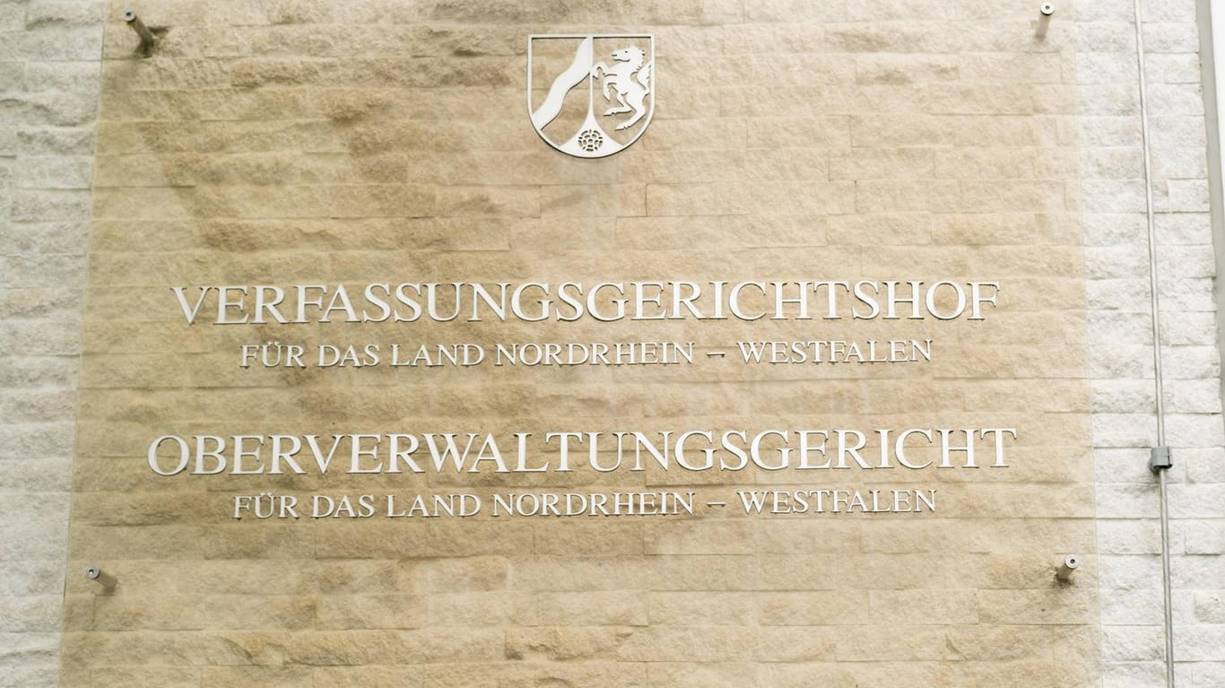 Oberverwaltungsgericht und Verfassungsgerichtshof Münster: Das Kennzeichen "HH 1933" wurde verboten.