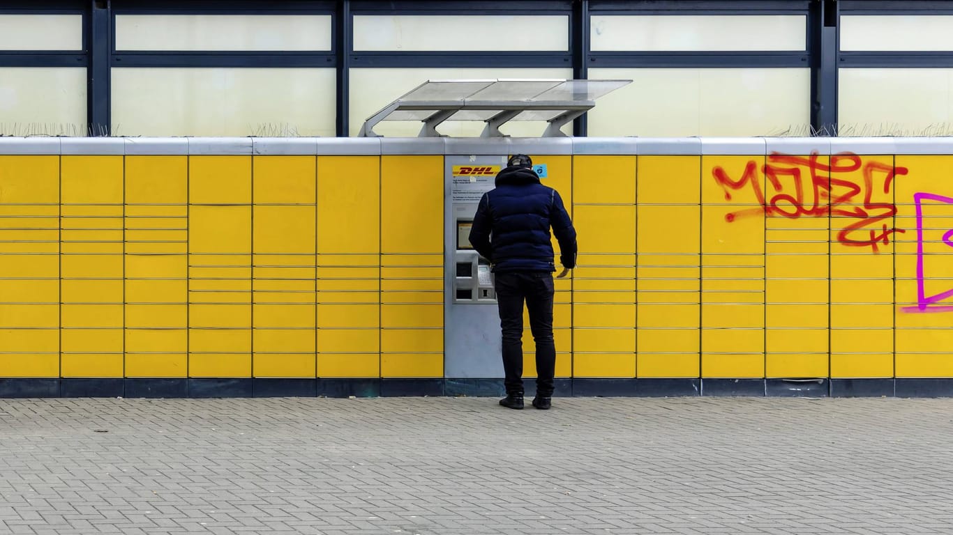 DHL Abholstation: Eine bekannte Alternative zur Haustürzustellung sind Packstationen.