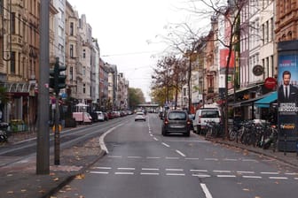 Blick in den Anfang der Aachener Straße vom Rudolfplatz aus.