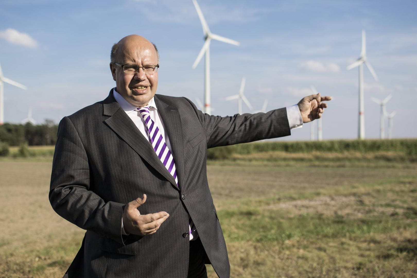 Peter Altmaier vor Windrädern: Die Pläne des Wirtschaftsministers sorgen für Kritik. (Archivbild)