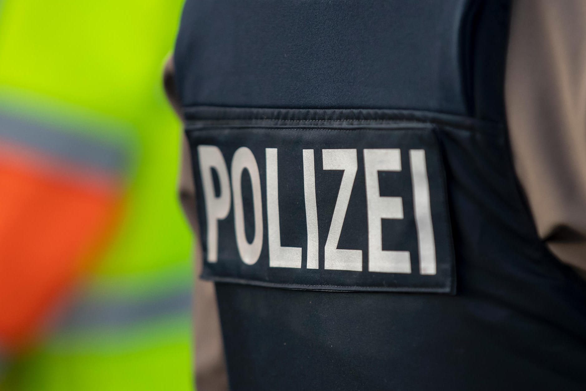 Polizei im Einsatz: Ein Mann wird des Besitzes der Kinderpornografie beschuldigt. (Symbolbild)