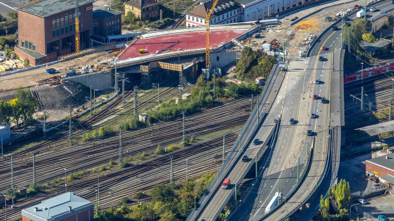 Blick auf die Brücke Eckeseyer Straße: Dort kommt es eine Woche lang zu Beeinträchtigungen.