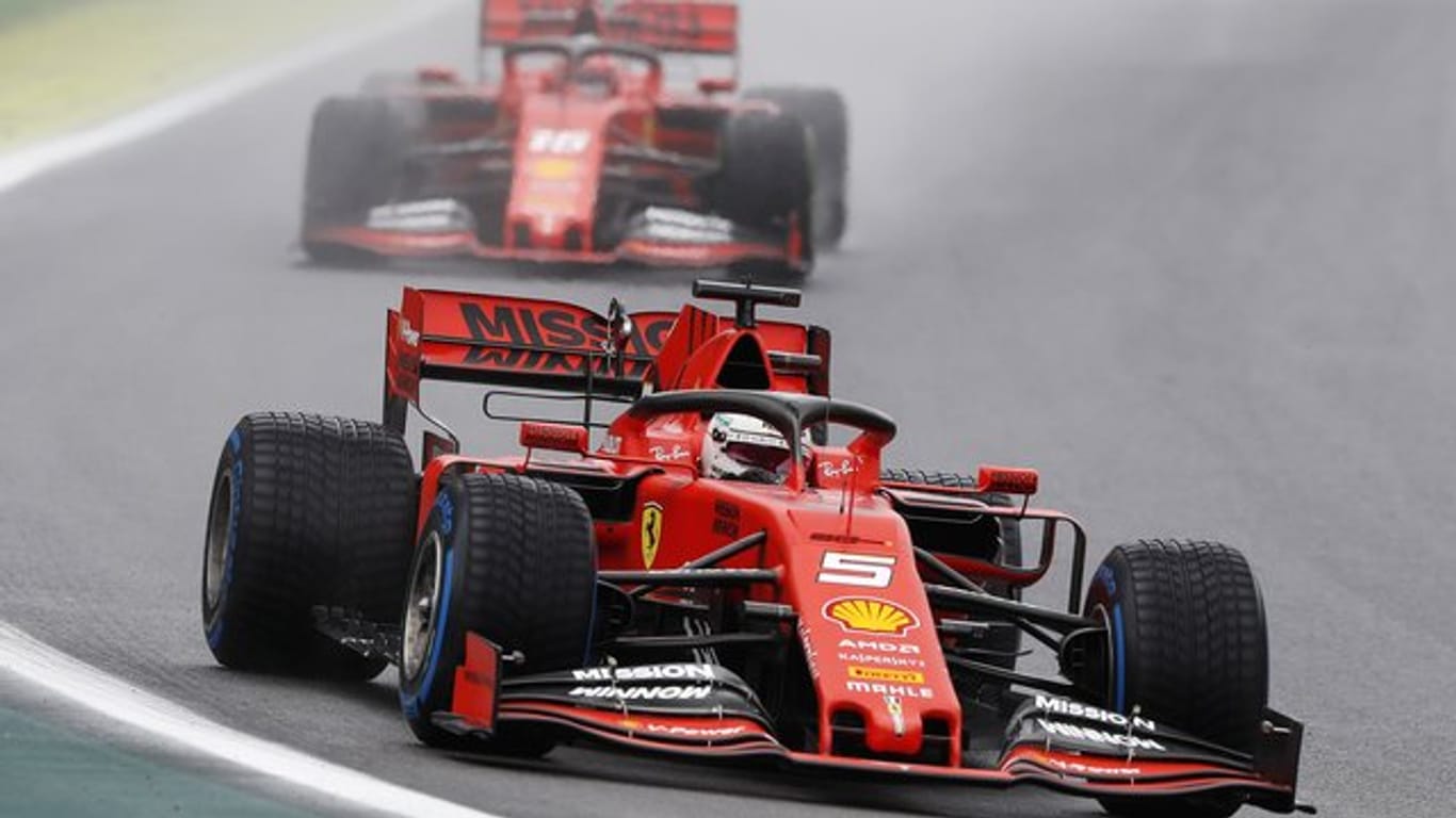 Fuhr Tagesbestzeit vor seinem Teamkollegen: Sebastian Vettel (vorn) vor Charles Leclerc.
