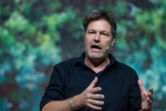 Robert Habeck bei seiner Rede zum Auftakt des Bundesparteitags in Bielefeld.