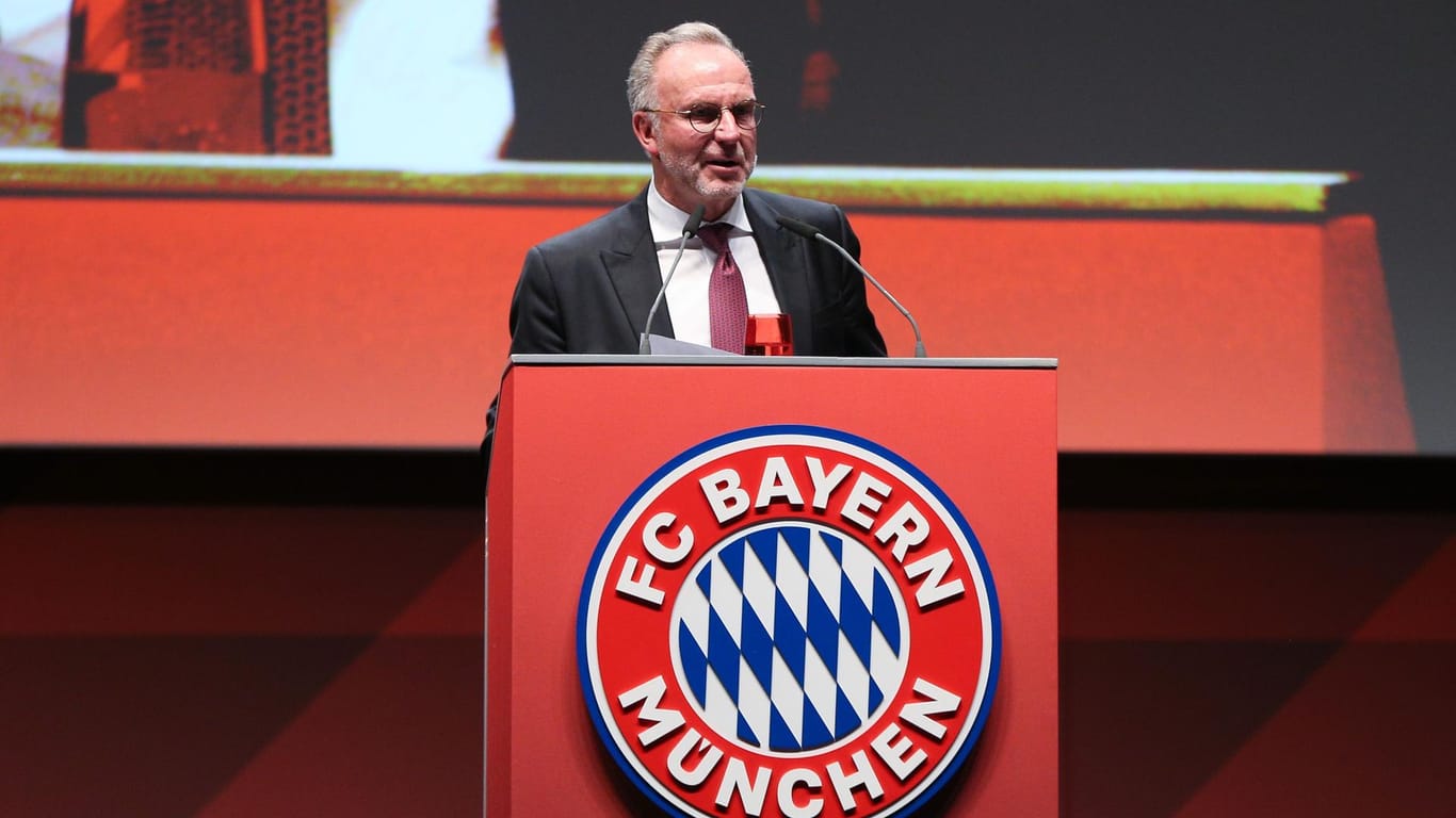 Bayerns Vorstandsvorsitzender Karl-Heinz Rummenigge am Rednerpult.