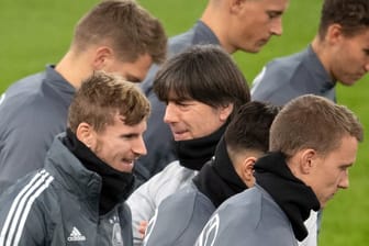 Wollen einen Showdown gegen Nordirland unbedingt verhindern: Bundestrainer Joachim Löw und seine Nationalspieler.