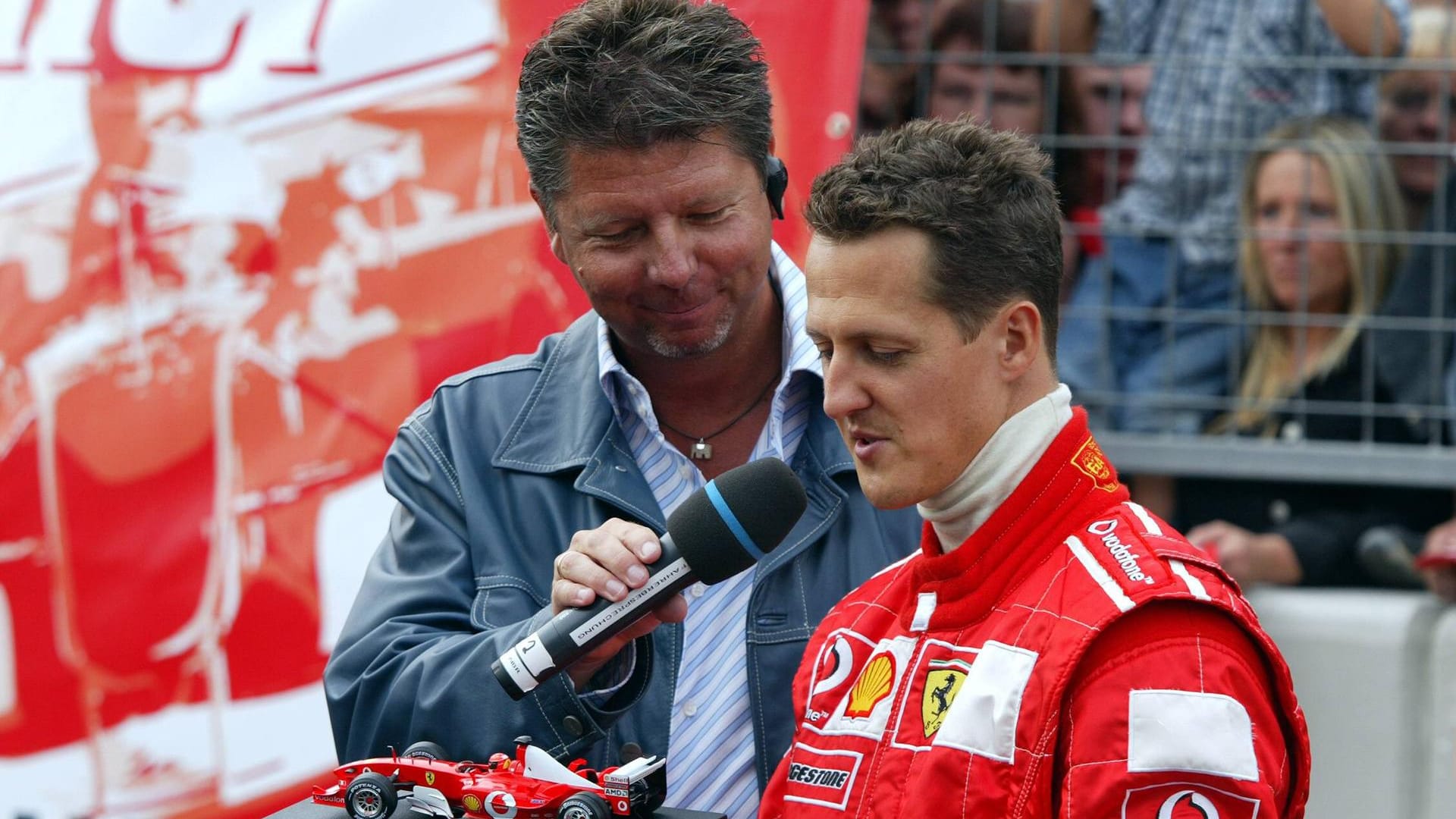 Mehr als nur Arbeitskollegen: Moderator Wasser (l.) und Michael Schumacher (r.).