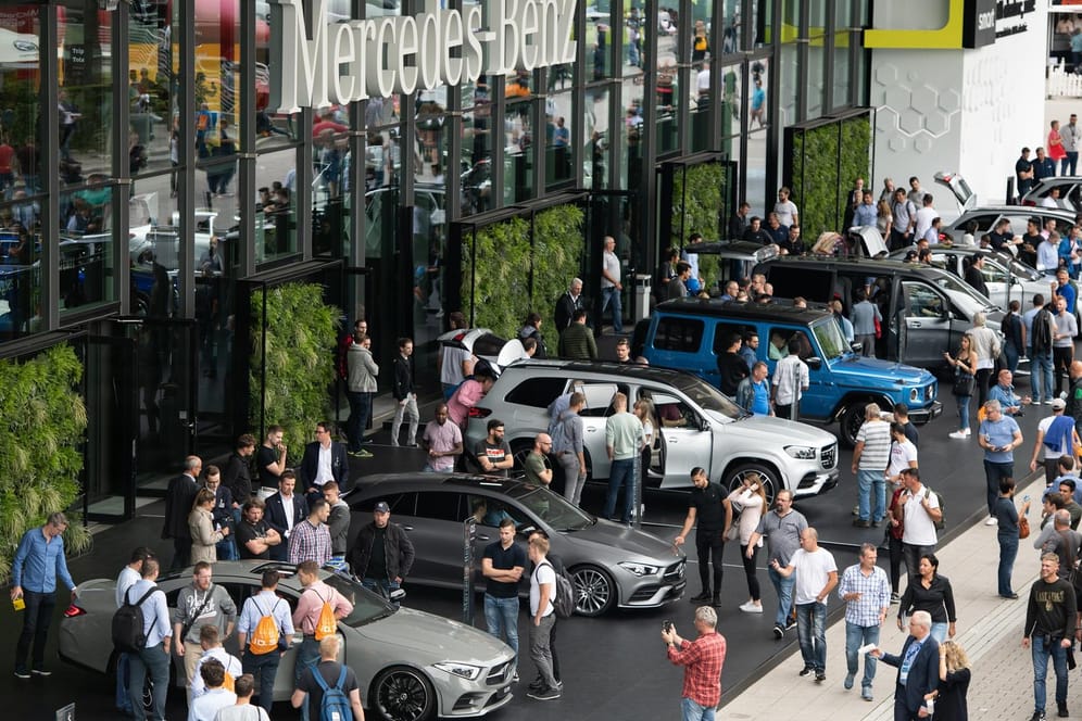 Messestand von Mercedes Benz auf der IAA 2019 in Frankfurt: Autohersteller wollen die Messe künftig nach Köln holen.