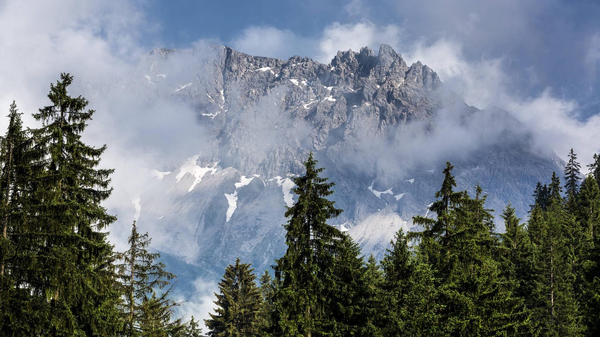 Blick auf den Kleinen Widderstein in Österreich: Der Begleiter des abgestürzten Mannes rief die Rettungskräfte, doch die Hilfe war vergeblich. (Archivbild)