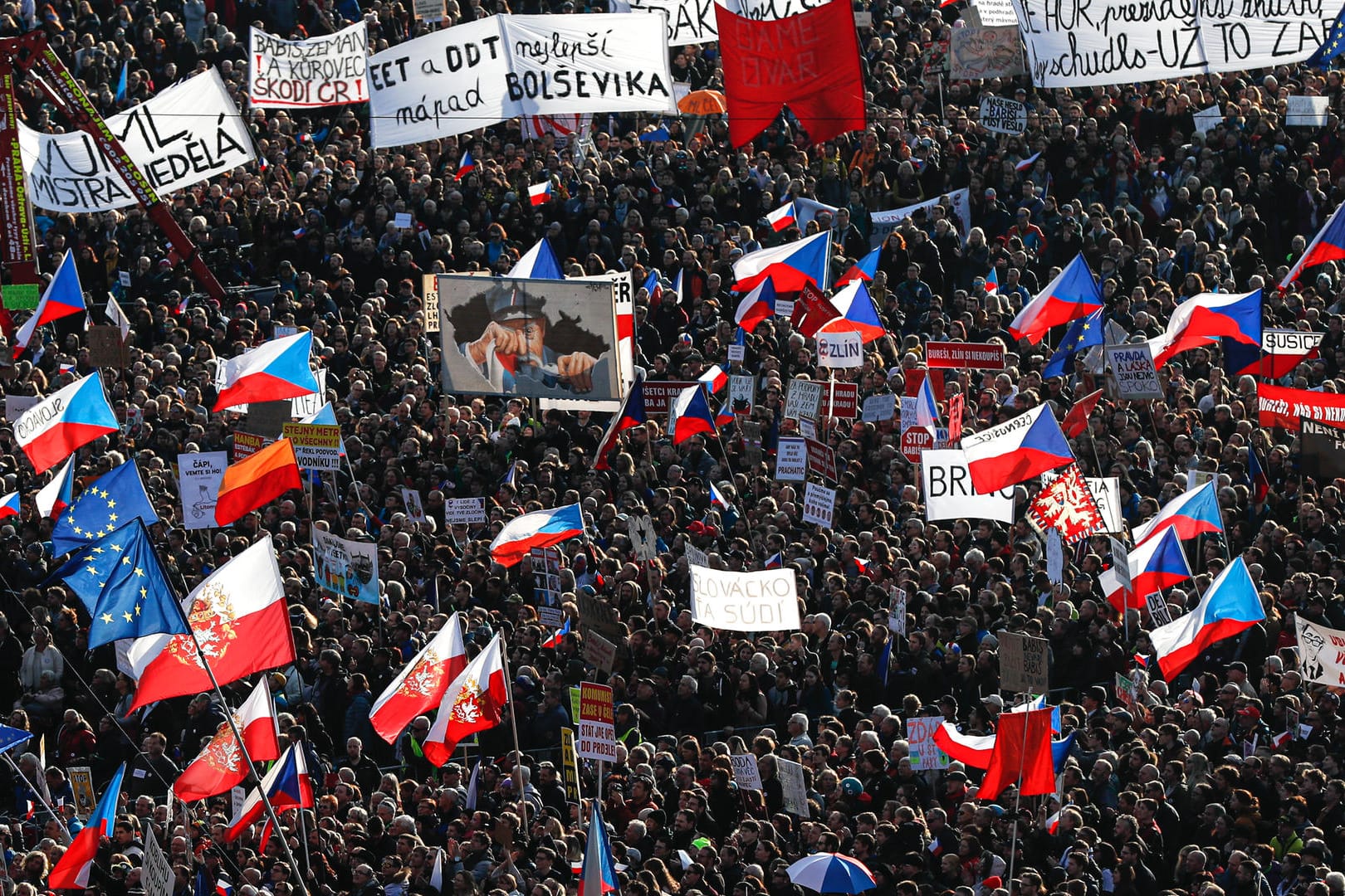 Massenprotest in Prag: Mehr als 200.000 Tschechen forderten am Samstag den Rücktritt von Ministerpräsident Andrej Babis.